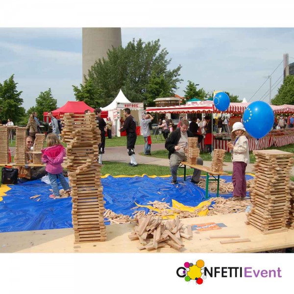 nrw-tag-europafest-kinderanimation-holzbausteine-konfetti